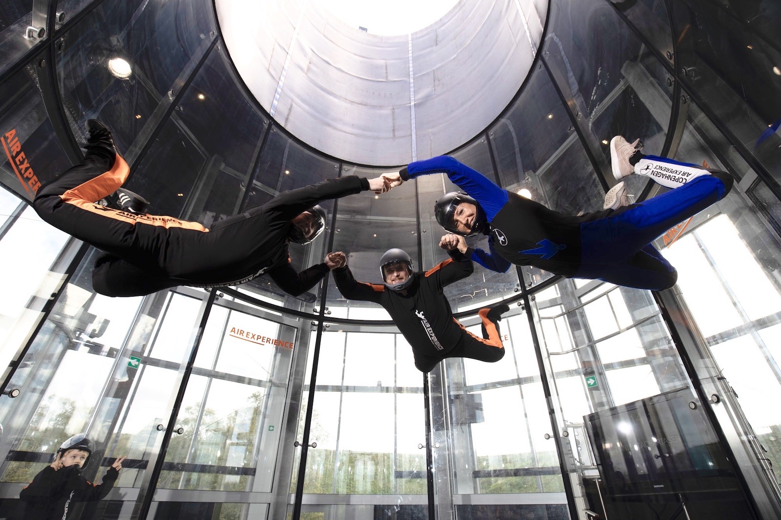 Return flyer flyver indoor skydiving